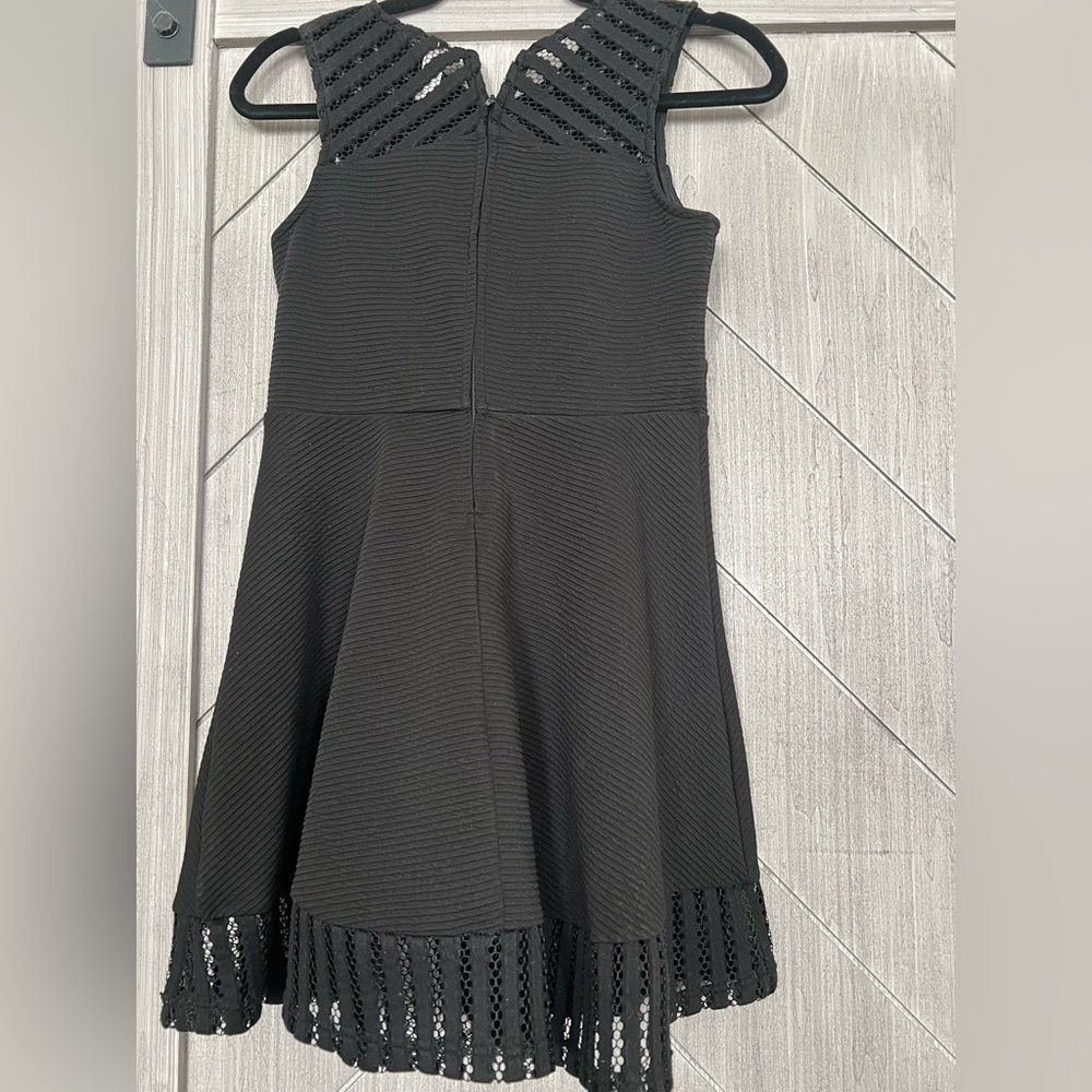 Elegant Black Sleeveless Girls Size 14 Dress - Picture 2 of 3